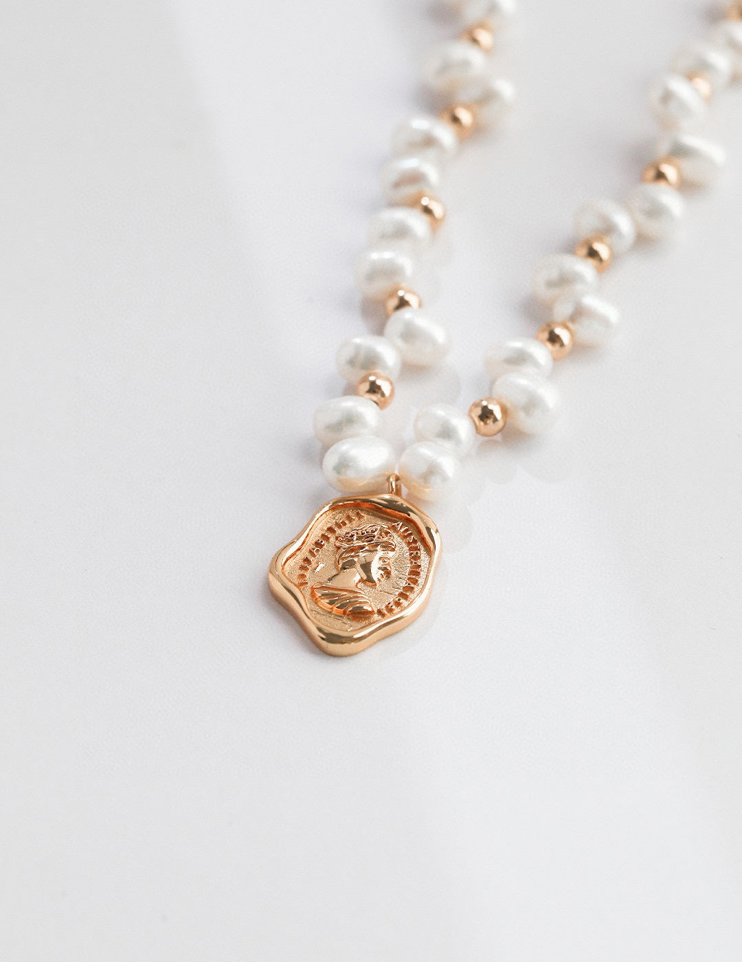 Queen's Head Pearl Necklace