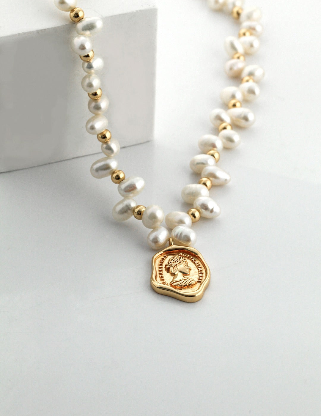 Queen's Head Pearl Necklace