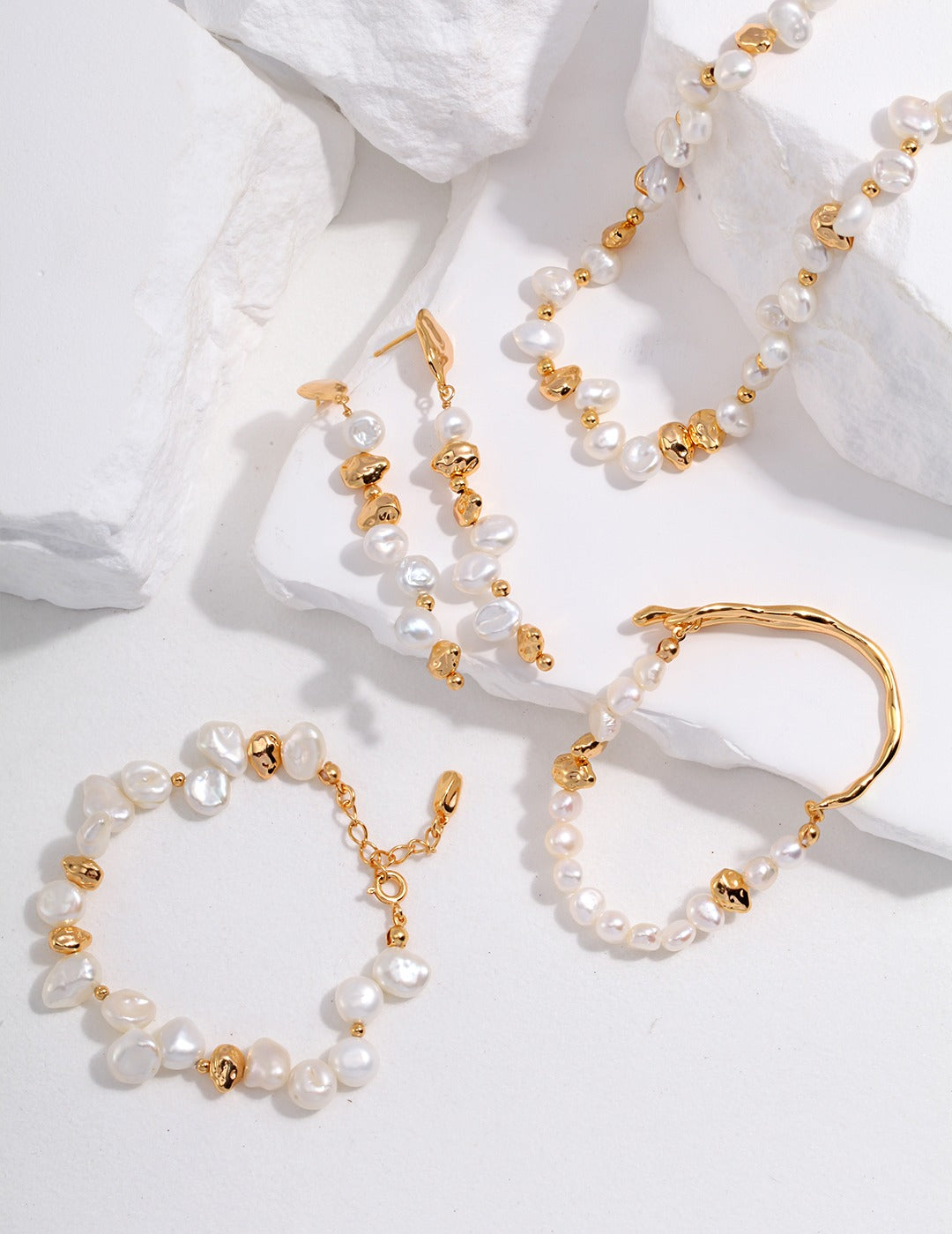 Hera Pearl Bracelet